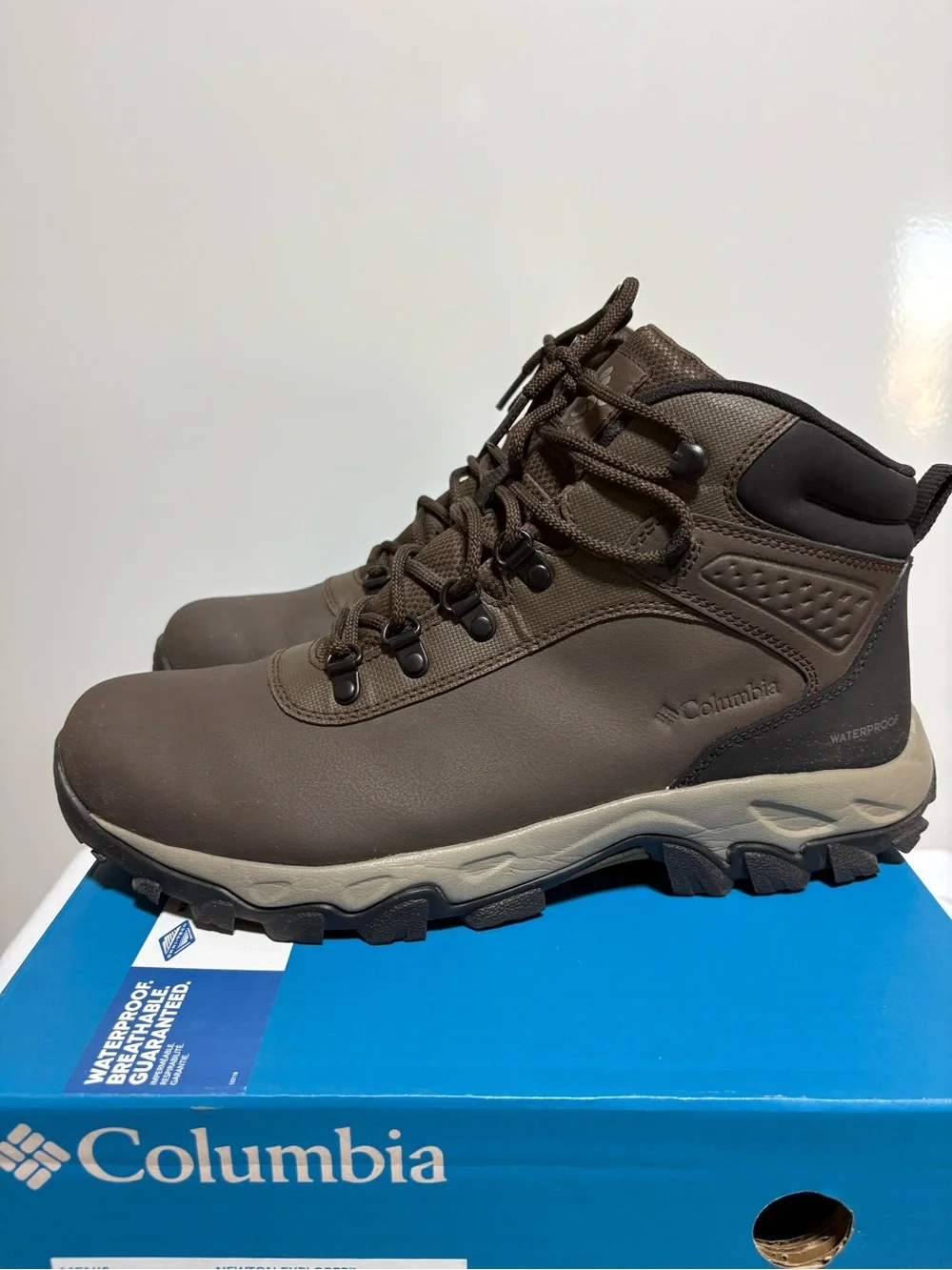 Columbia Men's Newton Explorer Waterproof Hiking Boots in Brown  size 10.5